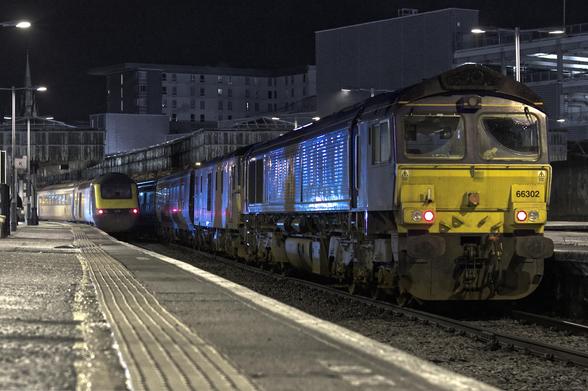 Class 66 (66302) with a 73 towing a Caledonian Sleeper Mk 5 service, waiting to leave Aberdeen on the right
on the left is a HST hauled Inter7City set, set further back on the platform