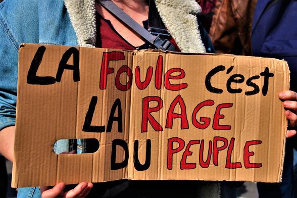 Pancarte "La foule c'est la rage du peuple"