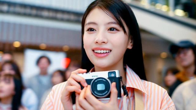 出口夏希、仙台育英高校書道部のパフォーマンスに瞳が輝く！イオンモール CM＋メイキング＋インタビュー