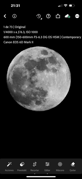 Se muestra la Luna llena, con su claros y oscuros, que resalta los mares. En unas horas, ya de madrugada en España, comenzará un eclipse total. A ver si la lluvia nos permite verlo.