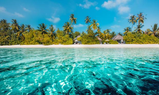 Una imagen de archivo de una playa paradisíaca (Levente Bodo vía Getty Images)