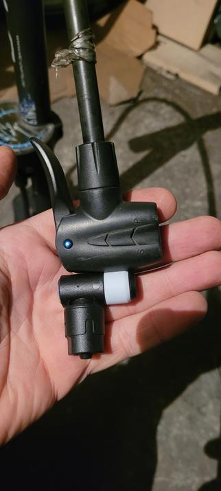 Comparatif taille tête de pompe Click Valve et tête compatible Presta et Shrader.