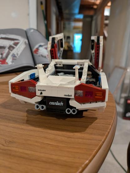 Lego lambo--rear end of car coming together