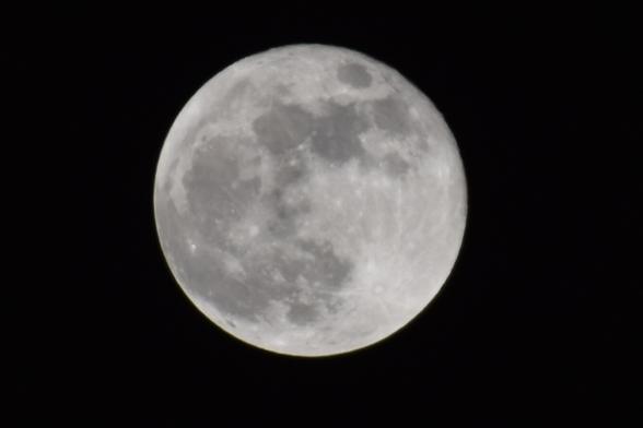 The full moon n a clear black sky