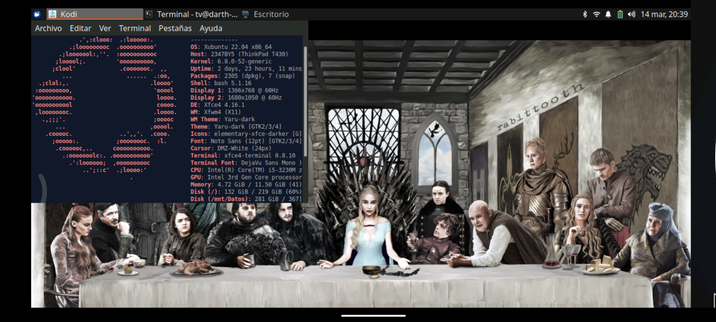 La imagen muestra una captura de pantalla de un escritorio Linux Xubuntu con varios elementos visibles:

    Ventana de Terminal:
        Ocupa la mayor parte del centro de la pantalla.
        Muestra información del sistema, incluyendo

Barra superior:

    Muestra la hora (14 mar, 20:39).
    Indica el nombre del usuario y la computadora (terminal-tv@darth-...).
    muestra la palabra "Escritorio"

La imagen de fondo es una parodia de La última cena, con personajes de Juego de Tronos. En el lugar de Jesús aparece Daenerys y en el lugar de Judas aparece Jon Snow.