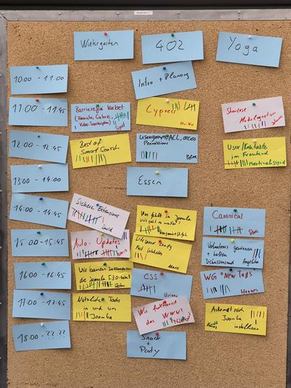 Pinnwand mit dem Programm des Tages