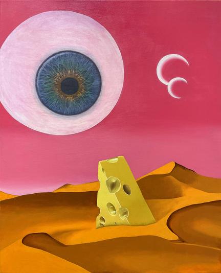Cuadro al óleo de un paisaje surrealista. Desierto anaranjado, cielo rosa, dos lunas, un ojo gigante flotando en el cielo y un queso amarillo que sale de entre las dunas.