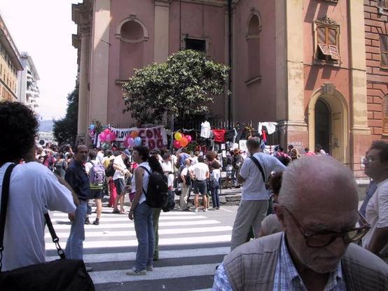 Piazza Alimonda, Genova. Un anno dopo la morte di Carlo Giuliani