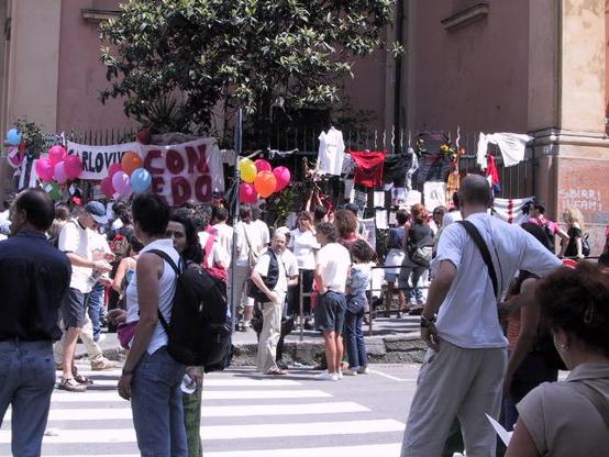 Piazza Alimonda, Genova. Un anno dopo la morte di Carlo Giuliani