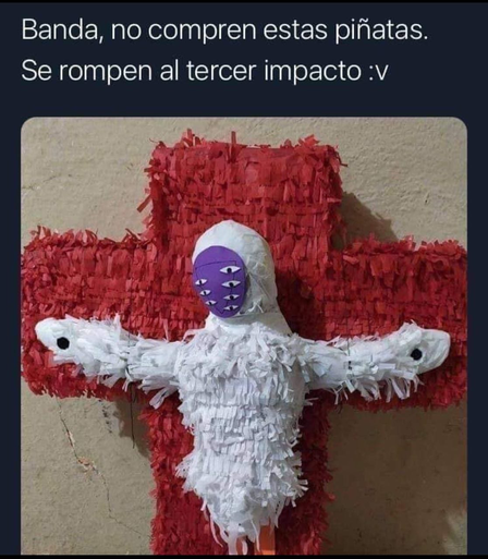 Piñata de Lilith de evnagelion con el texto: no compren estas piñatas, se rompen al tercer impacto