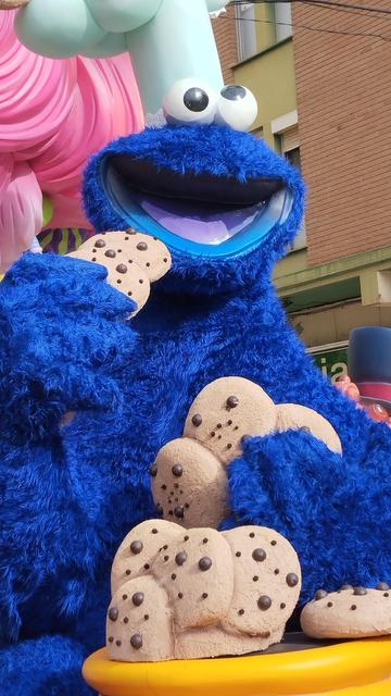 Ninot(sculpture of polispan) of triki the cookie monster eating cookies from a falla.