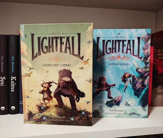 Kuva Lightfall-sarjakuvien kansista.