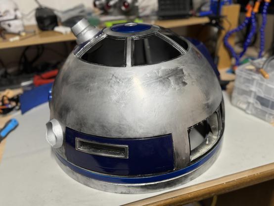 The dome of R2-D2 with the panel for the rear logic display glued in place. Also the ring of the holo projector to the side was glued in.