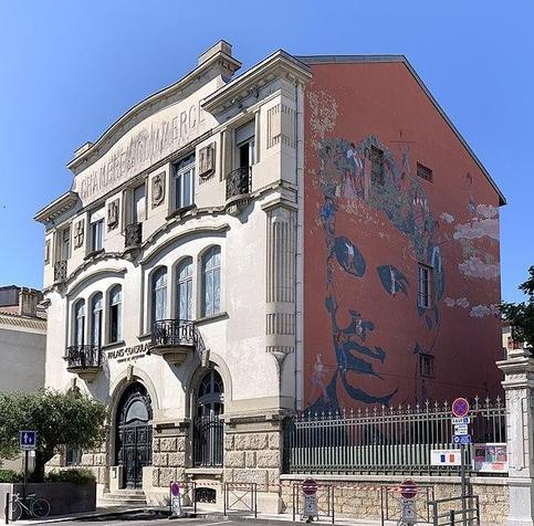 Maison consulaire puis chambre de commerce, dit le Palais Consulaire à #Valence (#Drôme) Le Palais Consulaire de Valence est un édifice imposant et isolé conjuguant un style classique avec des éléments apparten...
Suite 👉 https://monumentum.fr/architecture-contemporaine-remarquable/acr0000024/valence-maison-consulaire-puis-chambre-de-commerce-dit-le-palais-consulaire
#Patrimoine #MonumentHistorique
Photo CC-BY-SA 4.0 : Chabe01