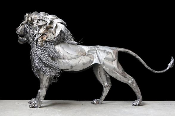 des-sculptures-danimaux-en-bandes-metalliques-par-selcuk-yilmaz-1-lion-kali.j