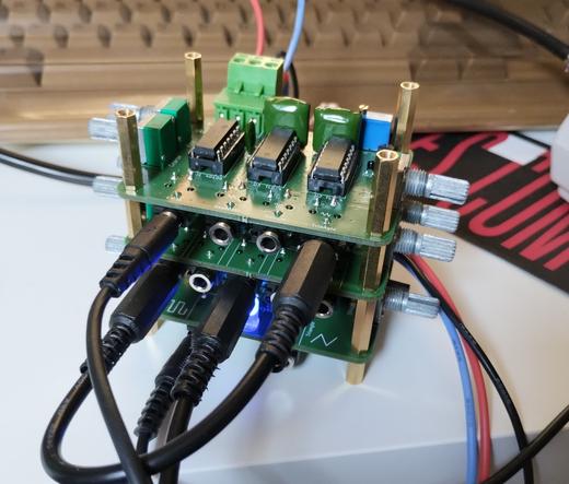 the test setup with LFO at bottom, mixer in the middle, and the new VCO at the top