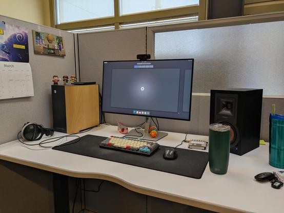 Desktop with a clean nixos gnome desktop, Thelio and launch keyboard