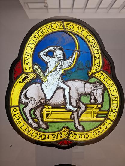 fragment witraża ze szkieletem łucznikiem na koniu