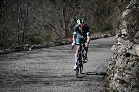 Le Danois Mads Pedersen (Lidl-Trek) à l'attaque sur la 8e étape de Paris-Nice 2025. - Photo : ASO/Billy Ceusters