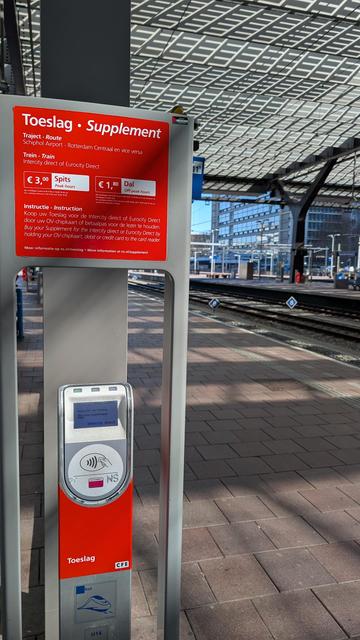 Rotterdam train station tap and go