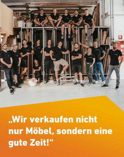 Das Bild zeigt das Team der Kölner Möbelwerkstätten.