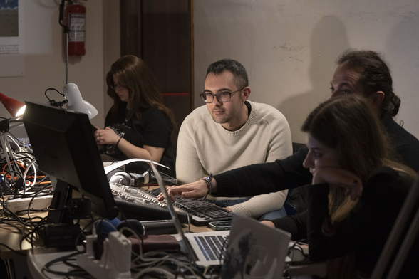 Simona Dichio, Nicola Monopoli, Umberto Ugoberti e Manuela Guerra in regia durante le prove