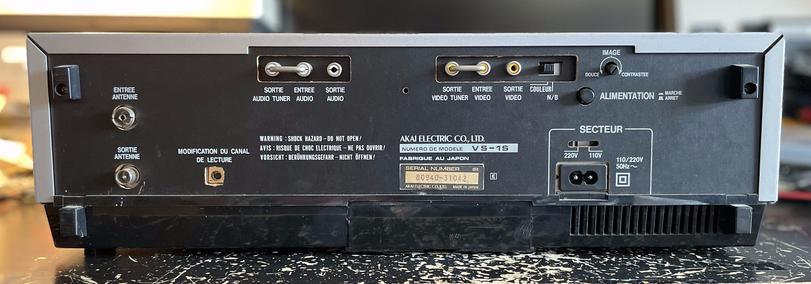 Face arrière du magnétoscope Akai VS-1S