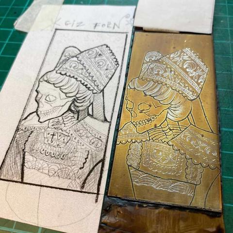 Étape intermédiaire de gravure sur vernis à la pointe sèche. Détail du dessin de la dentelle.