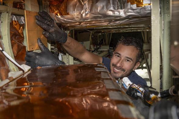 Engineers_prepare_the_ER-2_for_airborne_science_mission,_GLOVE_(AFRC2025-0015-58).jpg
