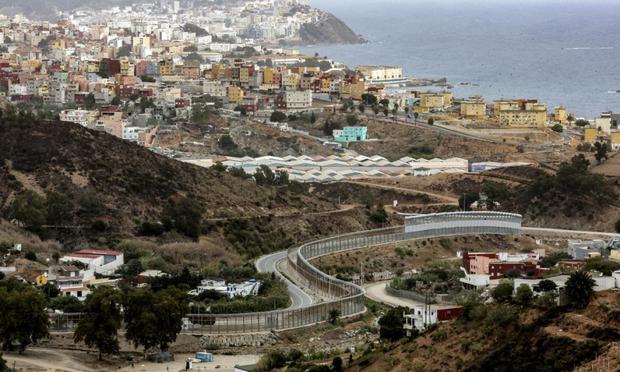 Vista de la frontera entre Ceuta (España) y Fnideq (Marruecos). (GETTY IMAGES)