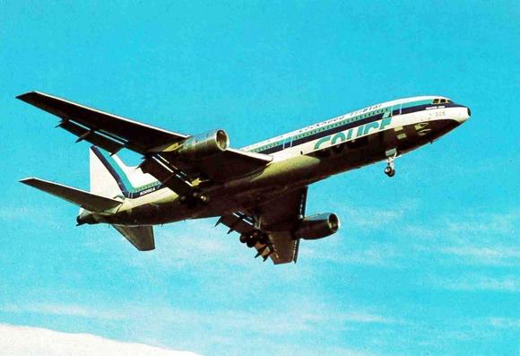 The viewer is looking up as the plan is flying overhead and landing. Interesting to note, that this is a hybrid livery. It says Court for Court Airlines, But its in an Eastern Livery.