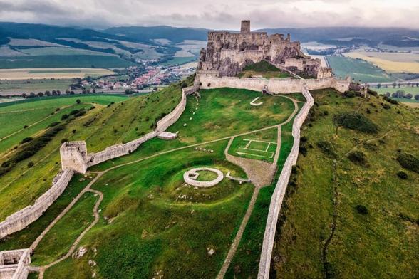 le-chateau-de-spis-imposante-forteresse-medievale-de-slovaquie-1