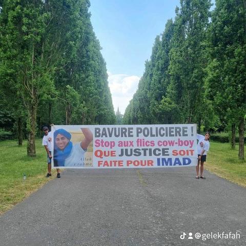Photo de la banderole justice pour Imad