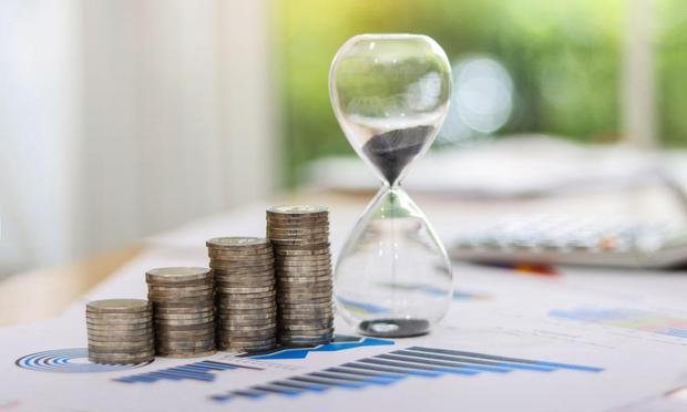 Imagen de recurso para ilustrar el ahorro con el paso del tiempo (krisanapong detraphiphat via Getty Images)