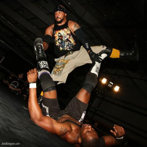 Homicide preparing to put in an opponent in a submission
