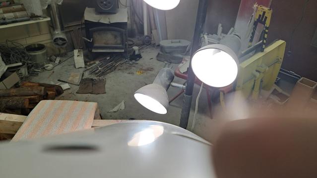 Even with a slightly coarse paper (600 grit)...at a very glancing angle the sanded surface of the paint presents a specular reflection. This can help evaluate the quality of the sanded surface because with finer grits the surface should be specular at a less glancing angle.