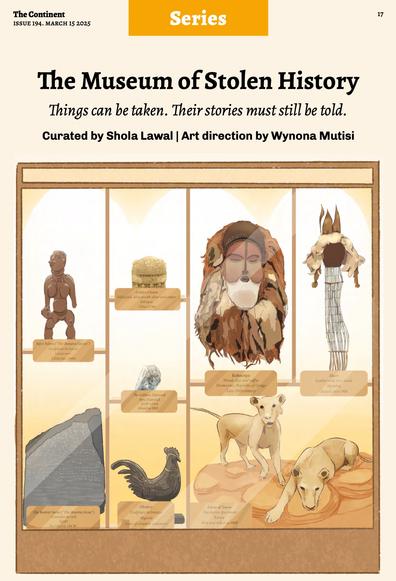 An updated version of the series' cover drawing showing a museum shelf with meanwhile seven objects: the wooden figure from episode 1 on the top left slot, episode 2's golden crown top centre, the Rosetta Stone from episode 3 in the lower left, right next to it the Okukor rooster from episode 5, episode 6's Cullinan Diamond above and episode 4's two taxidermied lions again to the right it, finally above them the Kakuungu mask from episode 7, and to its right this episodes ekori headgear.