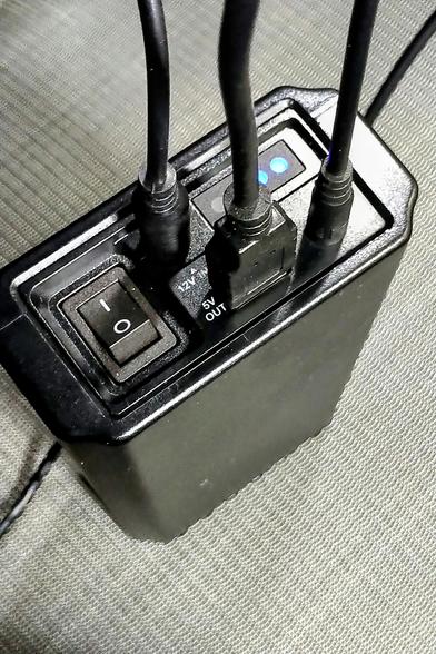 Battery pack with a +12V in/out, a +5V USB port and a +9V output, on/off switch and 4 LED charge indicator