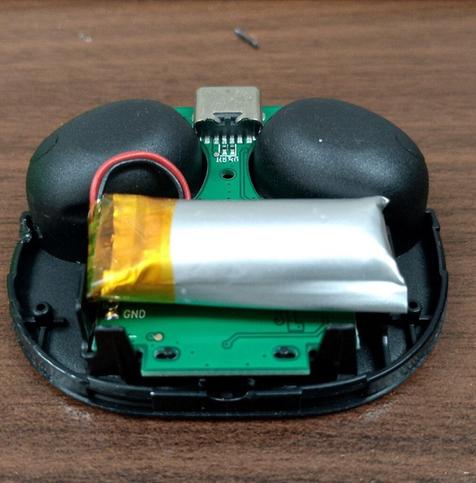 Placa de carga de Xiaomi Earbuds 4 lite con bateria inflada (potencialmente chino, mas de lo que xiaomi ya lo es)