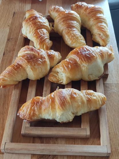 6 croissants qui sortent du four 😋