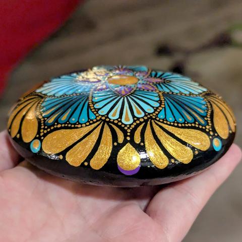 Another on-edge photo, showing more of the decorative gold designs around the edge.