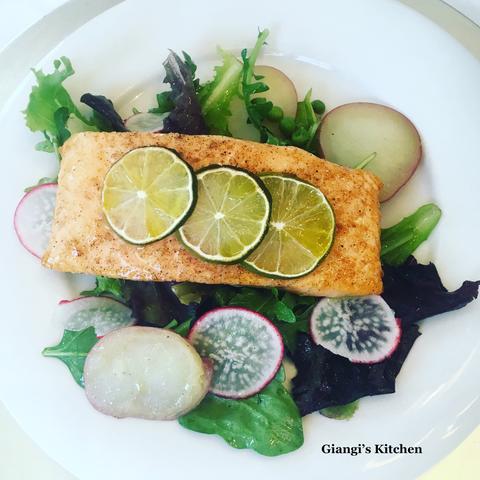salmon fillets with baby greens