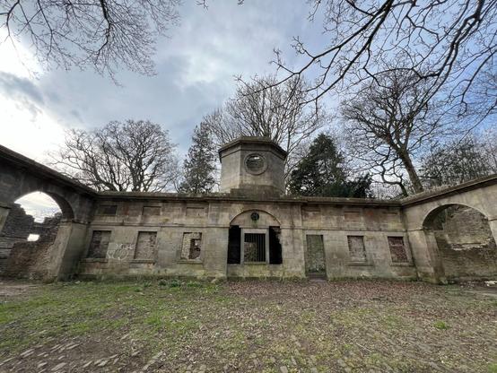 Cammo stable ruins.