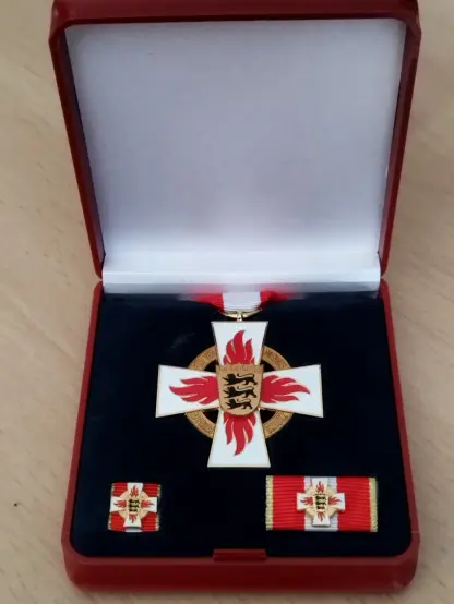 Open Box with the fire-service medal of honour in thevfederal state of Baden-Württemberg