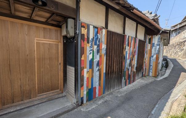 Wallalley by Rikuji Makabe on Ogijima.
