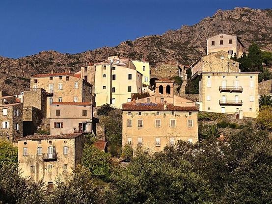 Maison Bertola à #Lama (#HauteCorse) La maison est bâtie en 1625 par le prêtre Giacomantonio Bartoli. Elle est agrandie en 1660 par son neveu le prêtre Antonbattista Bartoli, et à nouveau au cours des siècles s...
Suite 👉 https://monumentum.fr/monument-historique/pa2b000042/lama-maison-bertola
#Patrimoine #MonumentHistorique
Photo CC-BY-SA 4.0 : Pierre Bona
