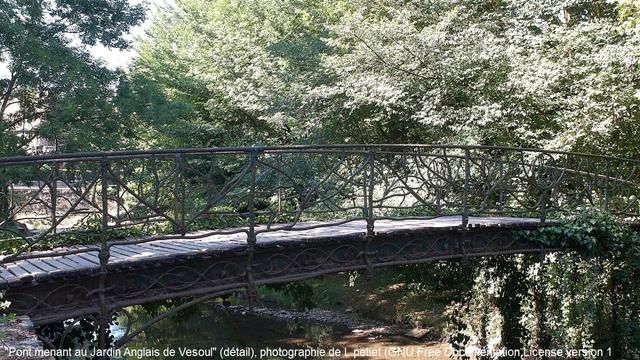 "Pont menant au Jardin Anglais de Vesoul" (détail), photographie de L.petiet (GNU Free Documentation License version 1.2)