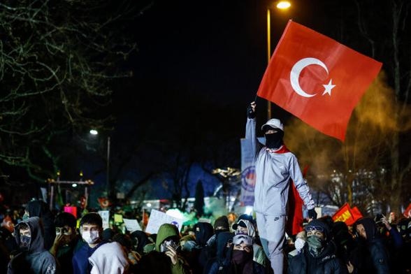 Manifestation à Istanbul contre l’arrestation du maire Ekrem Imamoglu,22 mars 2025 © Kemal Aslan / AFP