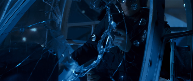《魔鬼終結者２》劇照：直升機上的 T-1000 有兩隻右手。