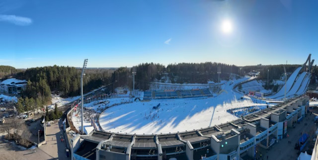 Näkymä Lahden hiihtostadionille lintuperspektiivistä.